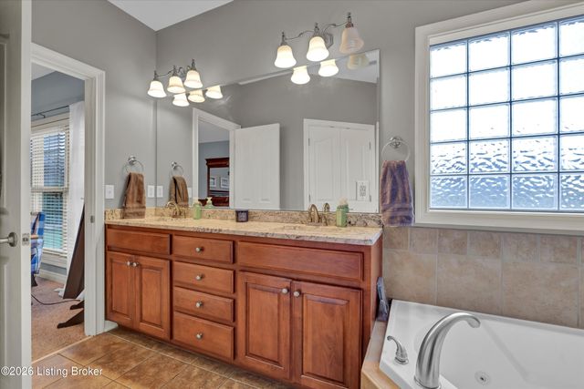 187 Jennifers Point, Fisherville, KY 40023