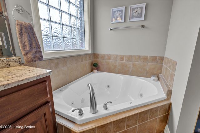 187 Jennifers Point, Fisherville, KY 40023