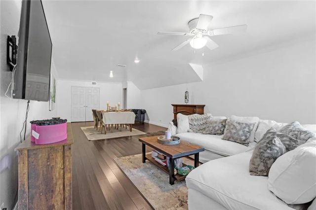 20906 Almazan Road, Woodland Hills, CA 91364