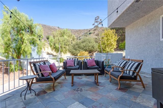 20906 Almazan Road, Woodland Hills, CA 91364