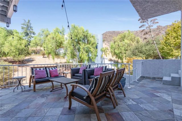 20906 Almazan Road, Woodland Hills, CA 91364