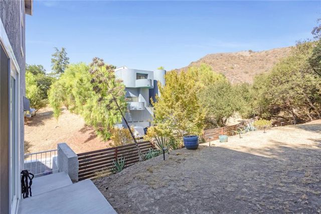 20906 Almazan Road, Woodland Hills, CA 91364