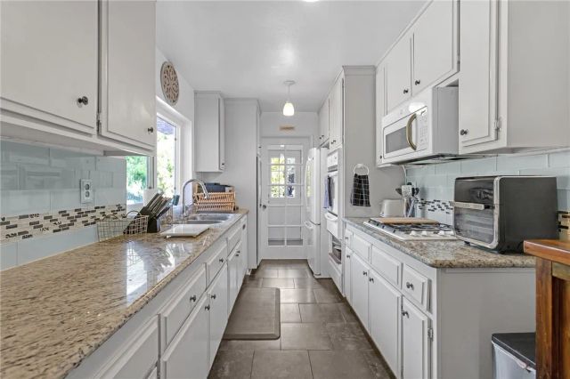 20906 Almazan Road, Woodland Hills, CA 91364