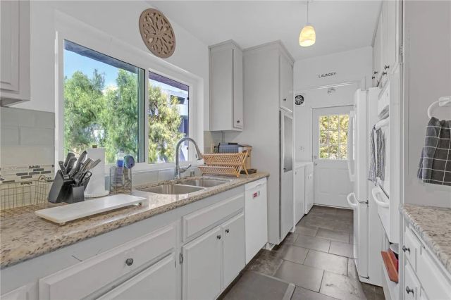 20906 Almazan Road, Woodland Hills, CA 91364