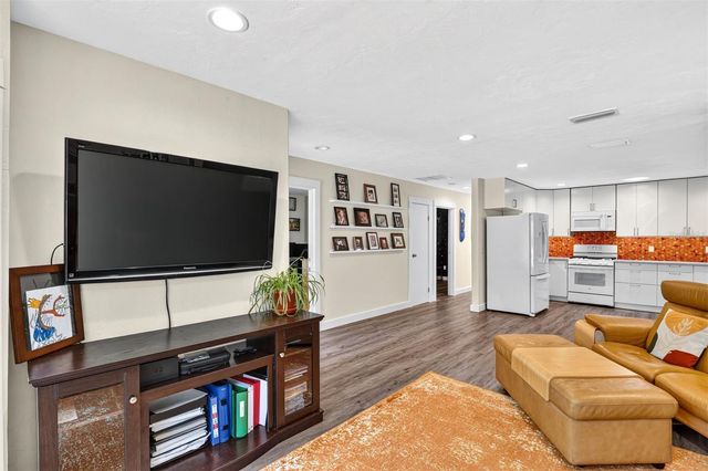 12226 W UNIVERSITY AVENUE, Newberry, FL 32669
