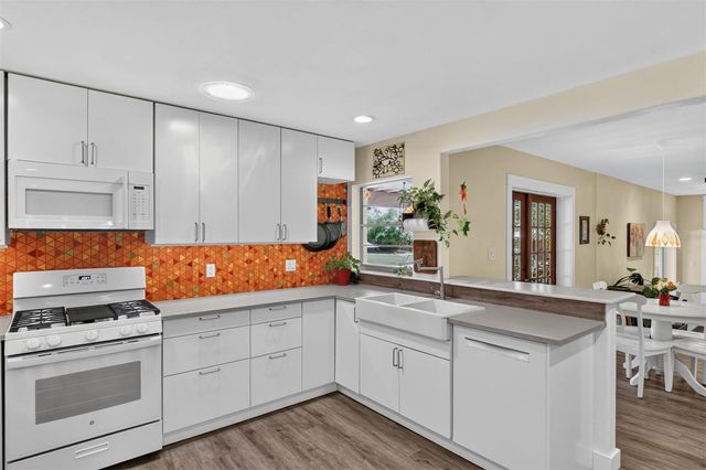 12226 W UNIVERSITY AVENUE, Newberry, FL 32669