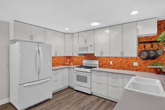12226 W UNIVERSITY AVENUE, Newberry, FL 32669