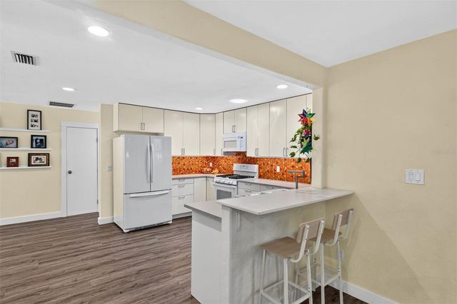 12226 W UNIVERSITY AVENUE, Newberry, FL 32669