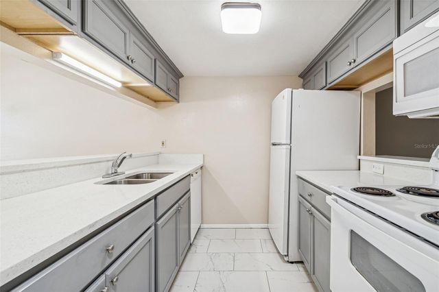 7015 WATERSIDE DRIVE 1, Tampa, FL 33617