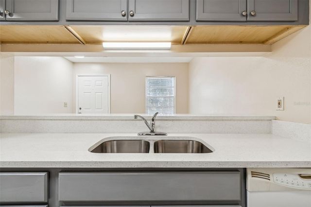 7015 WATERSIDE DRIVE 1, Tampa, FL 33617