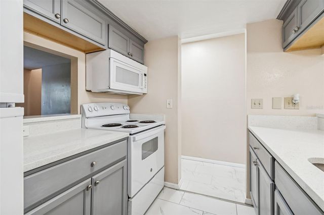 7015 WATERSIDE DRIVE 1, Tampa, FL 33617