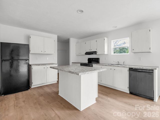 115 Maplewood Knoll Drive, Flat Rock, NC 28726