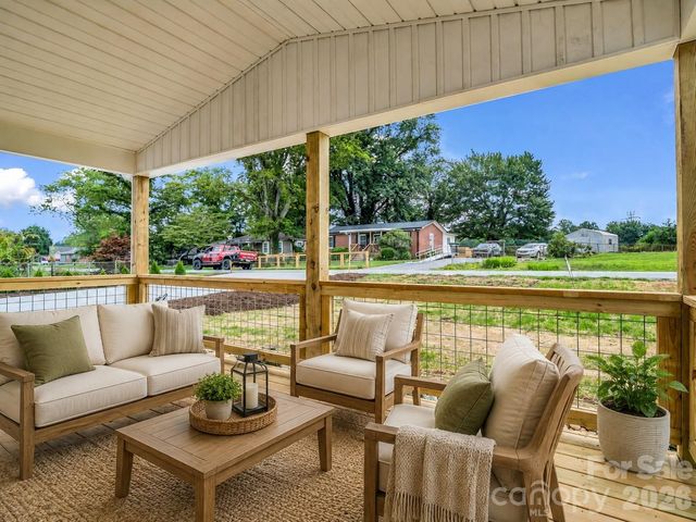 115 Maplewood Knoll Drive, Flat Rock, NC 28726