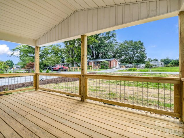 115 Maplewood Knoll Drive, Flat Rock, NC 28726