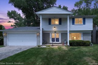 30195 Pleasant Trail, Southfield, MI 48076