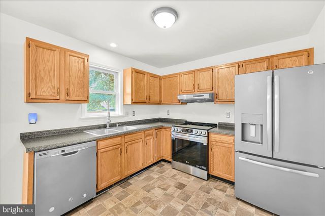 101 FOXCHASE DR, Elizabethtown, PA 17022