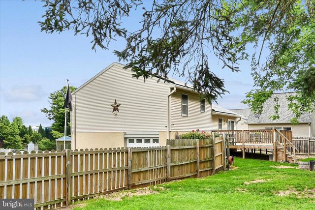 101 FOXCHASE DR, Elizabethtown, PA 17022