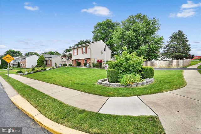 101 FOXCHASE DR, Elizabethtown, PA 17022