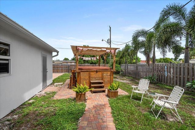 727 Bunker Road, West Palm Beach, FL 33405