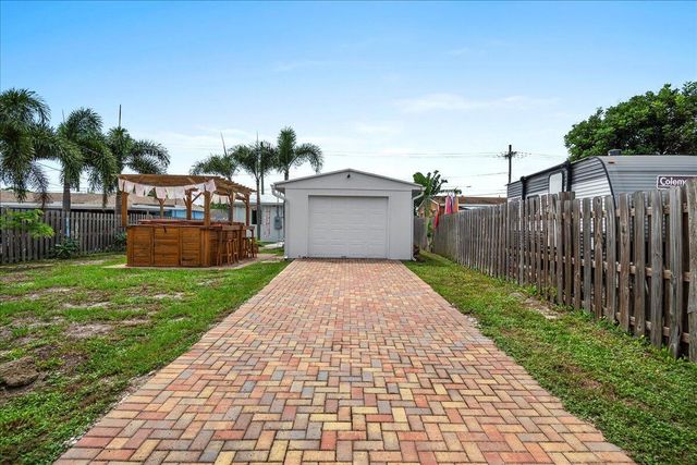 727 Bunker Road, West Palm Beach, FL 33405
