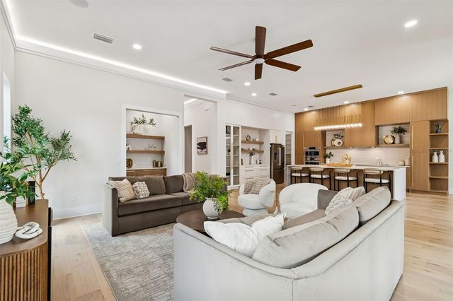 810 W BRADDOCK STREET, Tampa, FL 33603