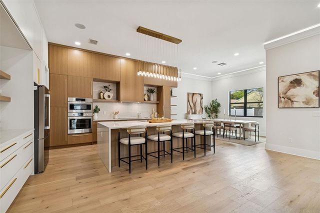 810 W BRADDOCK STREET, Tampa, FL 33603