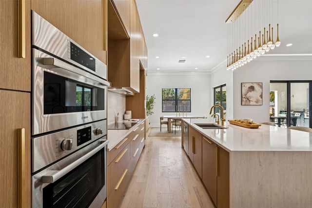 810 W BRADDOCK STREET, Tampa, FL 33603