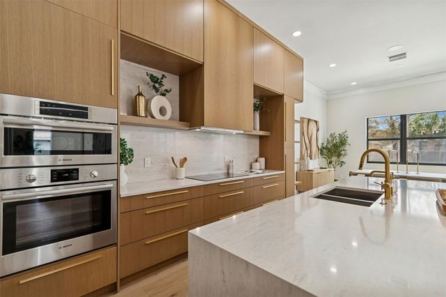 810 W BRADDOCK STREET, Tampa, FL 33603