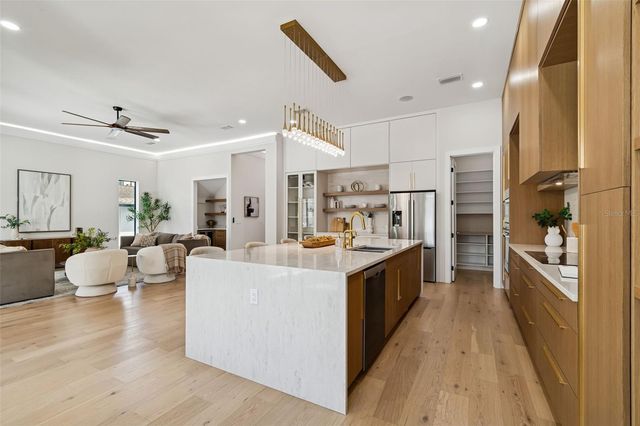 810 W BRADDOCK STREET, Tampa, FL 33603