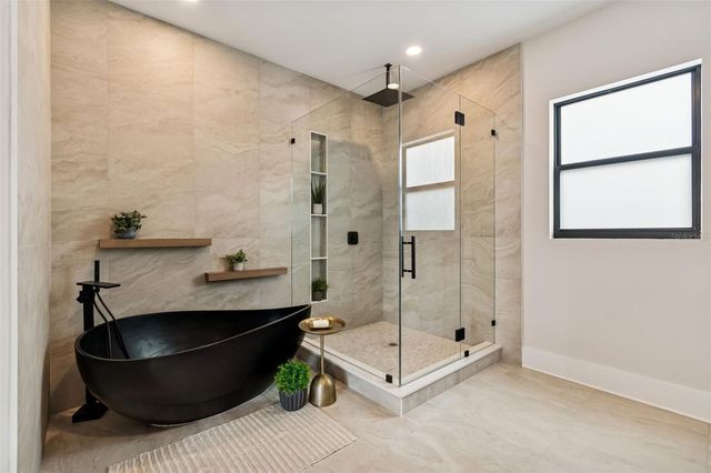 810 W BRADDOCK STREET, Tampa, FL 33603