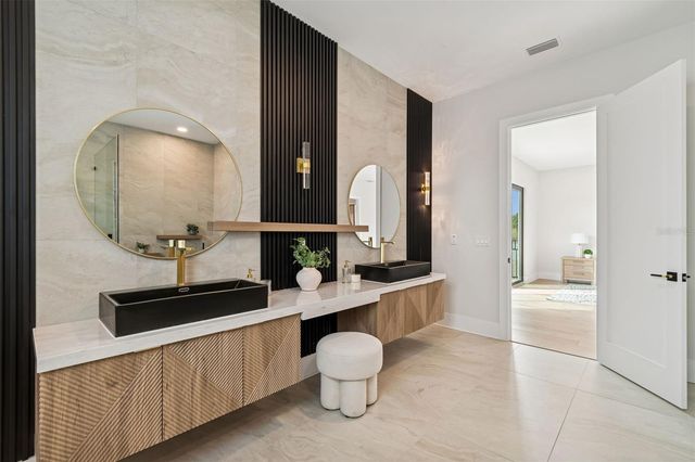 810 W BRADDOCK STREET, Tampa, FL 33603