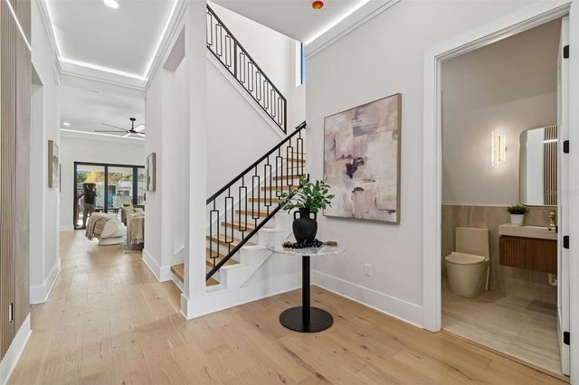 810 W BRADDOCK STREET, Tampa, FL 33603