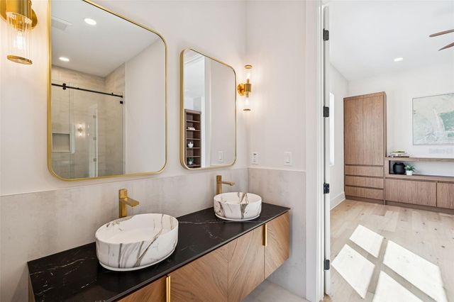 810 W BRADDOCK STREET, Tampa, FL 33603