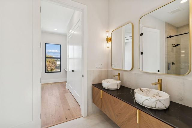 810 W BRADDOCK STREET, Tampa, FL 33603