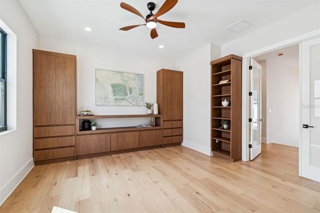 810 W BRADDOCK STREET, Tampa, FL 33603