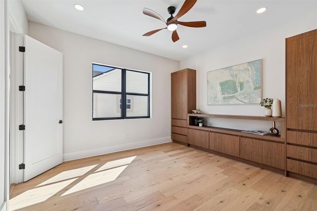 810 W BRADDOCK STREET, Tampa, FL 33603