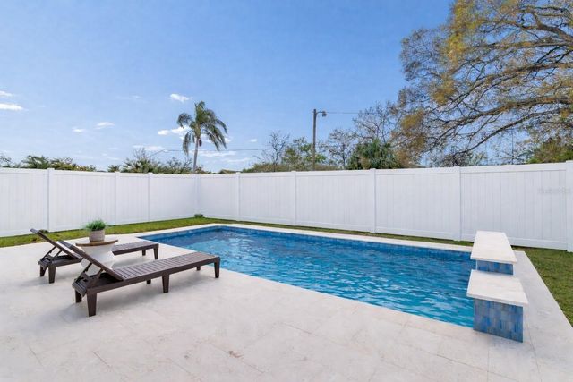 810 W BRADDOCK STREET, Tampa, FL 33603