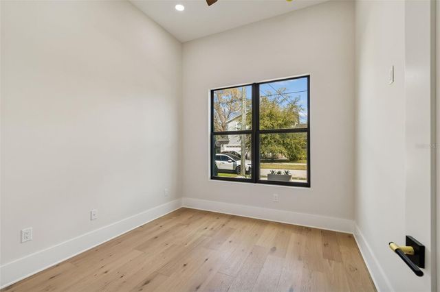 810 W BRADDOCK STREET, Tampa, FL 33603