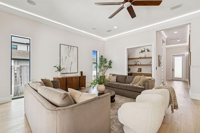 810 W BRADDOCK STREET, Tampa, FL 33603