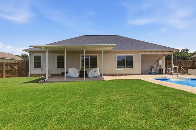 26 Lakeside Dr, Ward, AR 72176