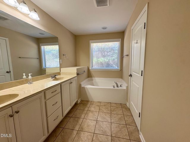 336 Duchart Lane, Fuquay Varina, NC 27526