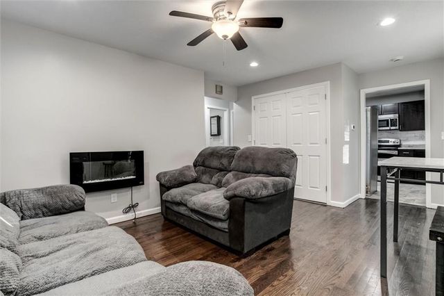 2409 Chestnut Avenue, Kansas City, MO 64127