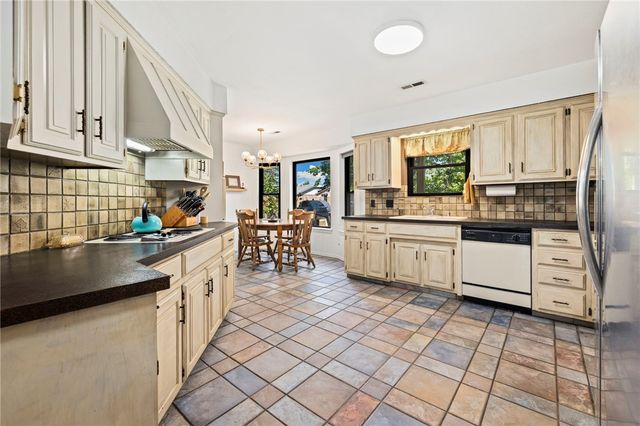 701 S Chateau Drive, Rogers, AR 72758