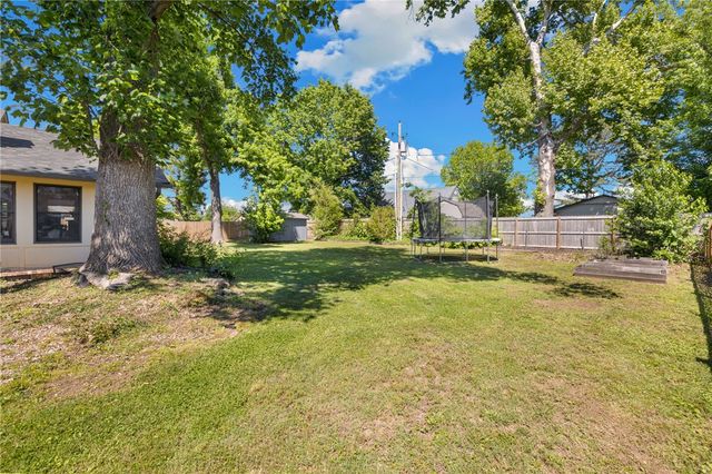 701 S Chateau Drive, Rogers, AR 72758