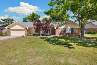 701 S Chateau Drive, Rogers, AR 72758