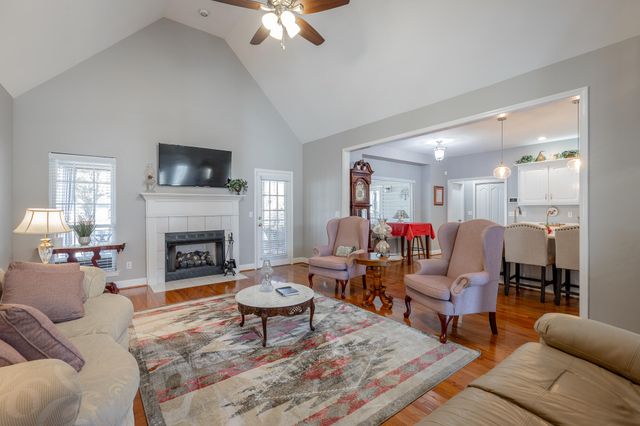 2435 Chimney Lake Circle, Soddy Daisy, TN 37379