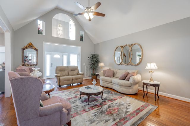 2435 Chimney Lake Circle, Soddy Daisy, TN 37379
