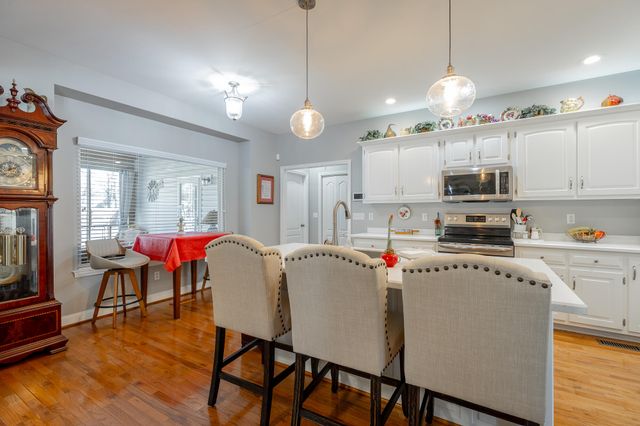 2435 Chimney Lake Circle, Soddy Daisy, TN 37379