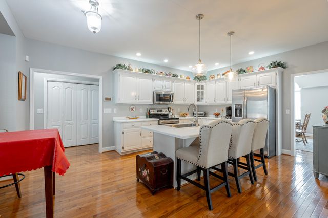 2435 Chimney Lake Circle, Soddy Daisy, TN 37379