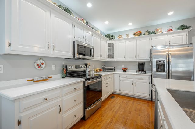 2435 Chimney Lake Circle, Soddy Daisy, TN 37379